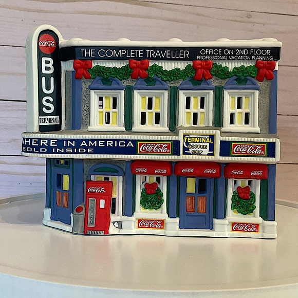 COCA COLA - Village Bus Station - Town Square Collection - Picture 1 of 12